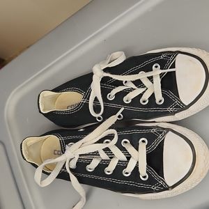 Converse youth size 13.5 all star low top black great condition
